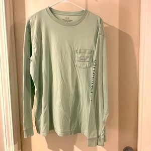 Light green Vineyard Vine long sleeve t shirt in great shape